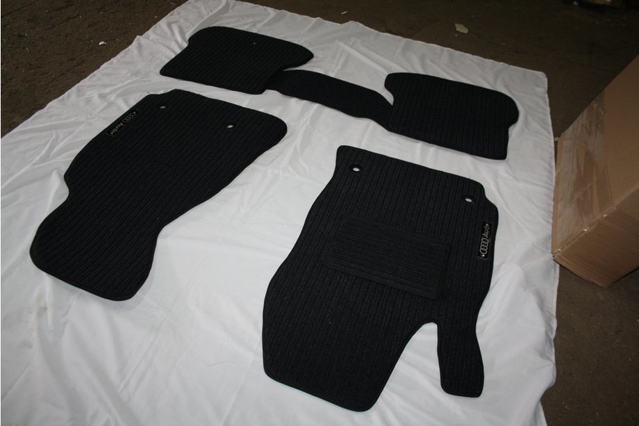 Audi A4 B6 2000-2004 Covoras portbagaj textil (Corona) Foto 1