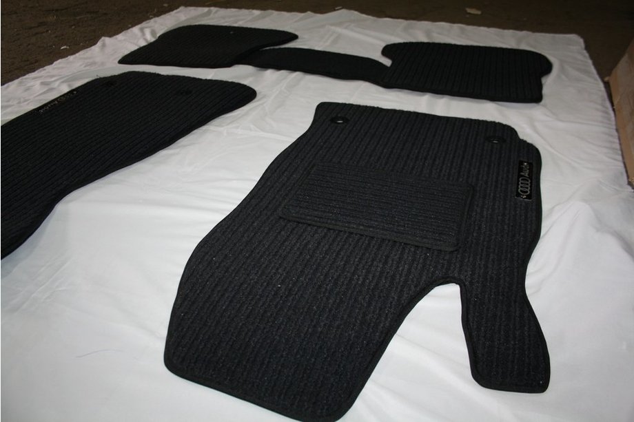 Audi A4 B7 2004-2008 Covorase textile (Corona) Image