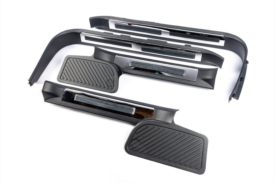 Toyota Land Cruiser 200 2007-2021 Praguri din plastic cu iluminare (negru) Image