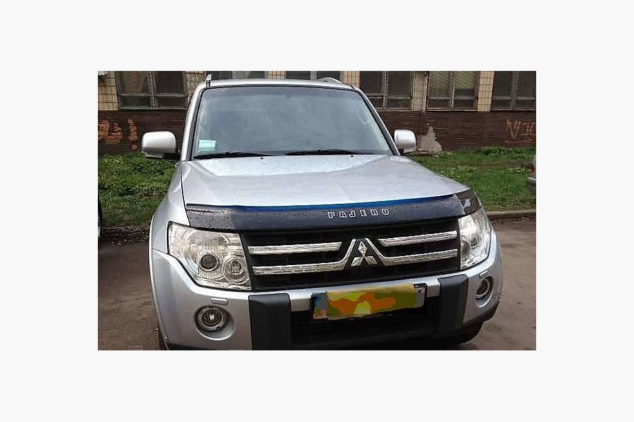 Mitsubishi Pajero Wagon IV 2006-2021 Deflector capota (VIP) Image