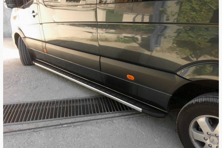 Mercedes Sprinter W907/W910 2018- Praguri Laterale Duru (2 buc, Aluminiu) Image