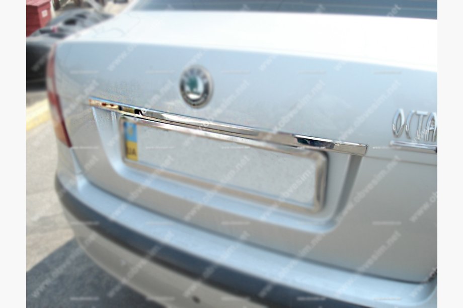 Skoda Octavia II A5 2006-2010 Ornament cromat deasupra placutei de inmatriculare (inox) Image