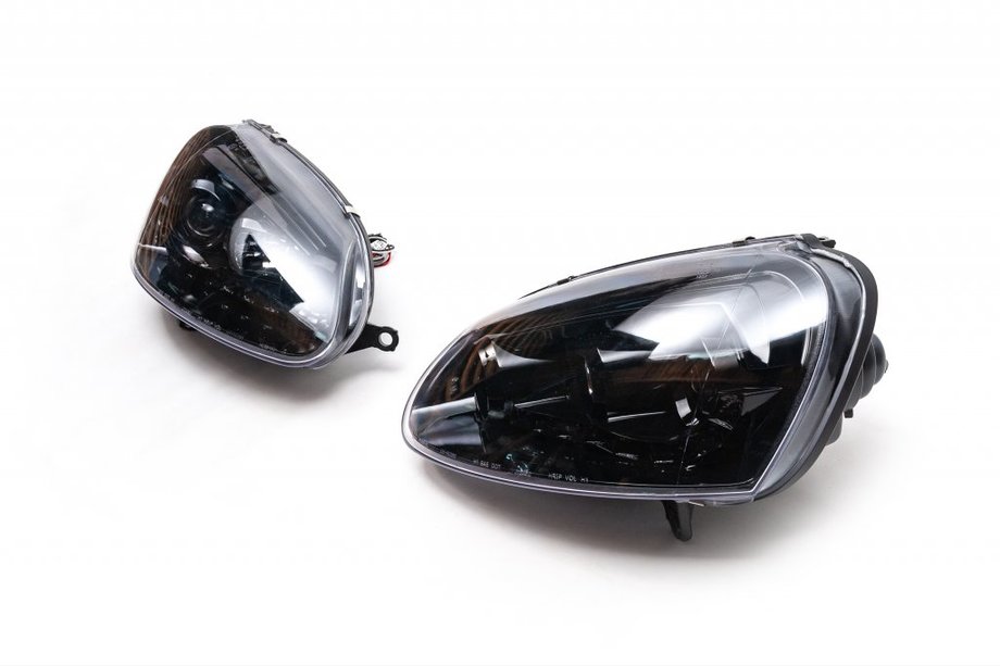 Volkswagen Golf 5 2003-2009 Faruri fata cu lumini LED Black (2 buc) Image