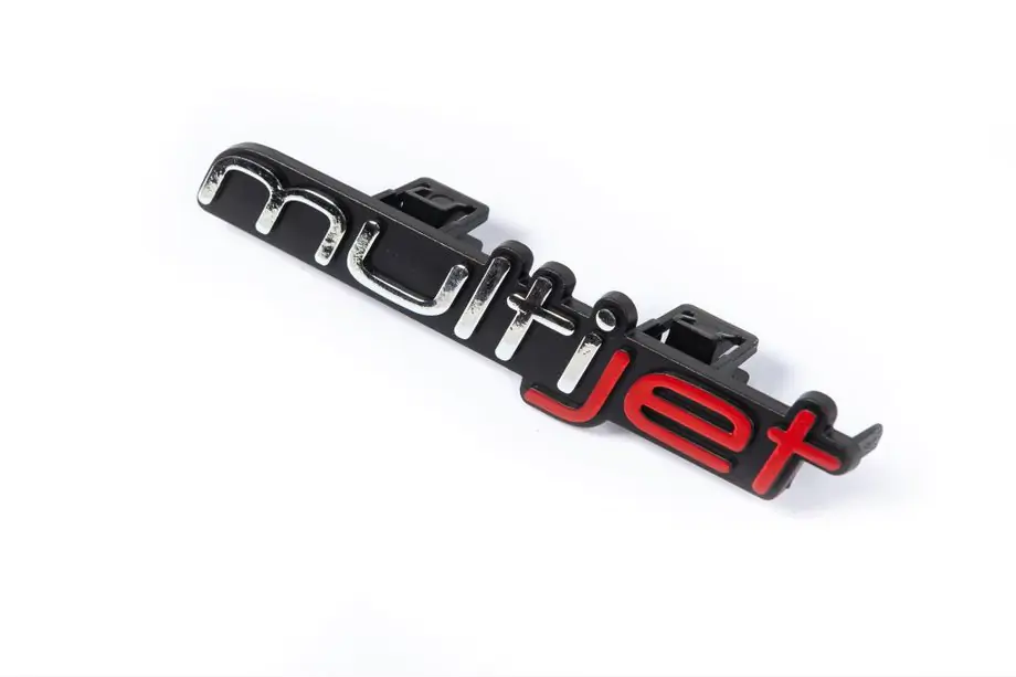 Fiat 500/500L 2013-2022 Emblema Multijet (cu clips) JET - rosu inchis Foto 1
