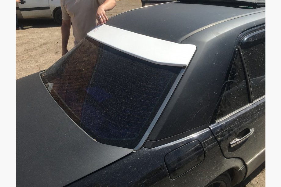 Mercedes E-class W124 1984–1997 Blenda spoiler (fibra de sticla, pentru vopsit) Foto 3