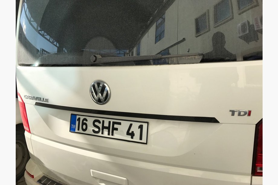 Volkswagen T6 2015-2024 Ornament deasupra placutei de inmatriculare (carbon) Image