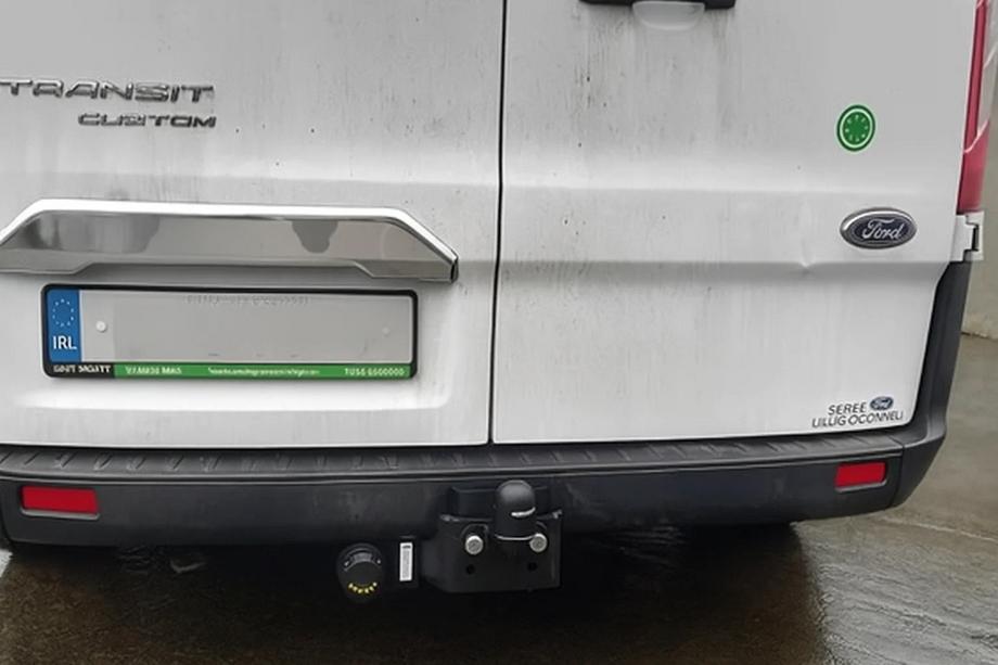 Ford Custom 2013-2022 Ornament cromat deasupra placutei de inmatriculare (2 usi, inox) Image