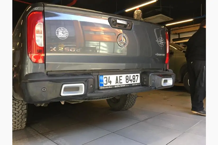 Mercedes X class 2017-2020 Difuzor spate (negru mat) Image