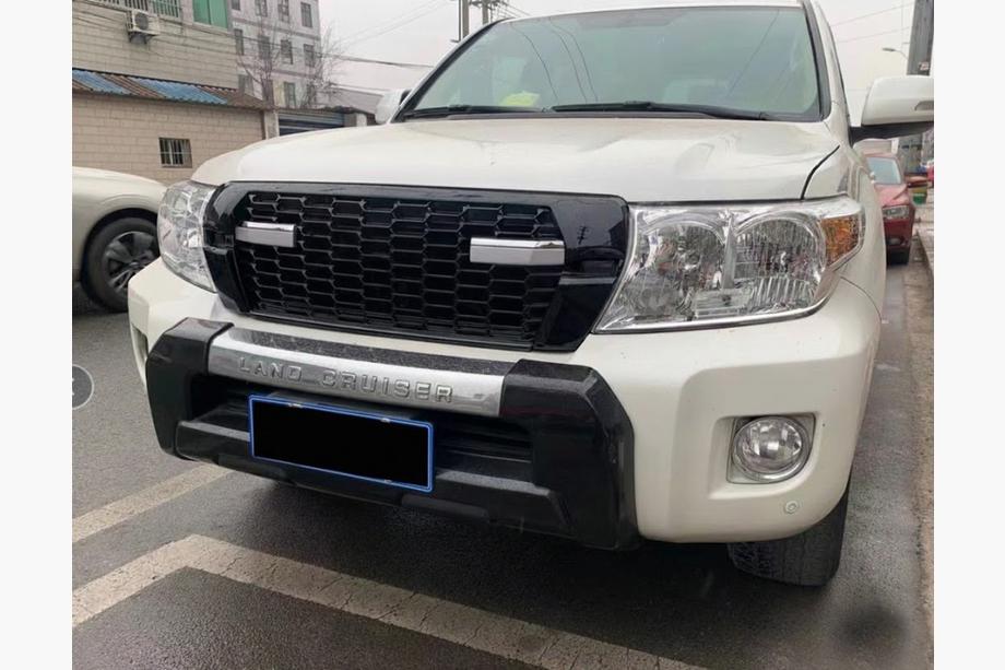 Toyota Land Cruiser 200 2007-2021 Grila fata cu inscriptie 2012-2016 (GR Sport) Image