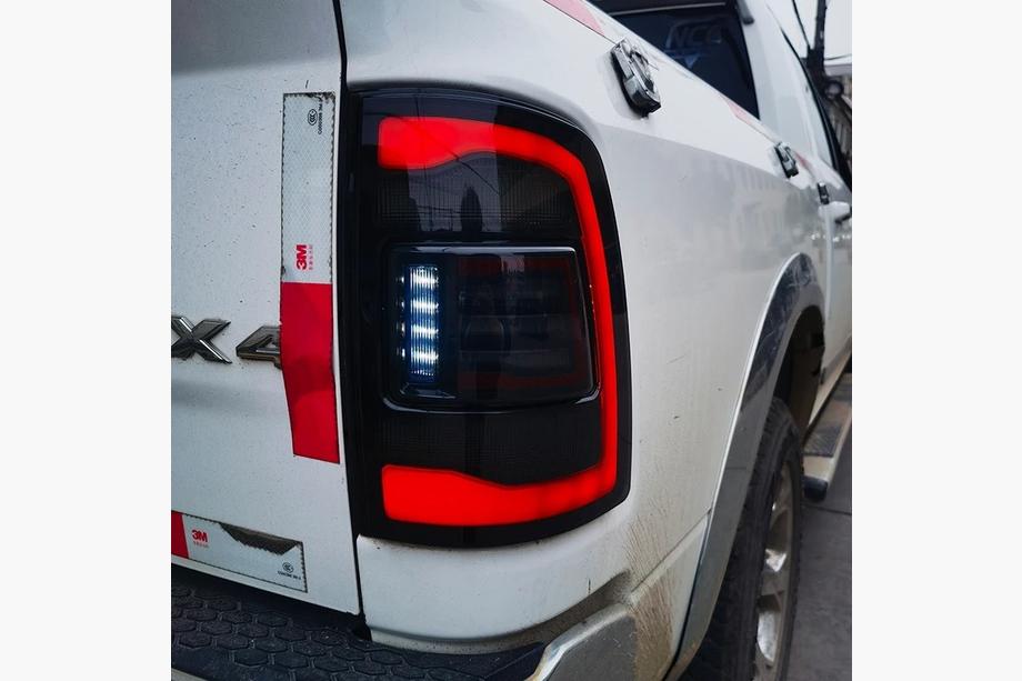 Dodge RAM (DT) 2018– Stopuri spate TRX Image