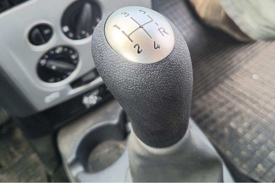 Renault Logan I 2005-2008 Buton schimbator viteze 8200079112 (negru cu crom) Image