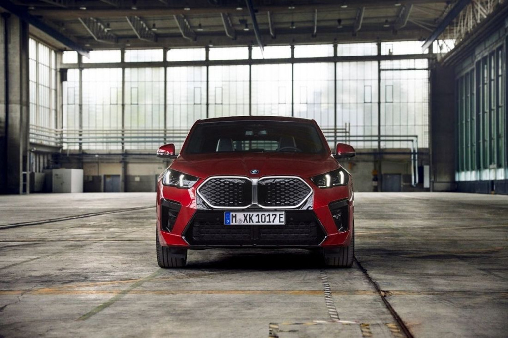 Crossover compact electric BMW iX2