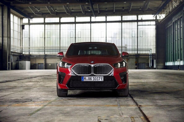 Crossover compact electric BMW iX2