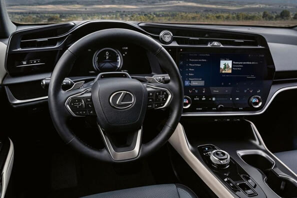 Crucea electrică Lexus RZ a primit o versiune mai accesibilă - 300e Fotografie 6