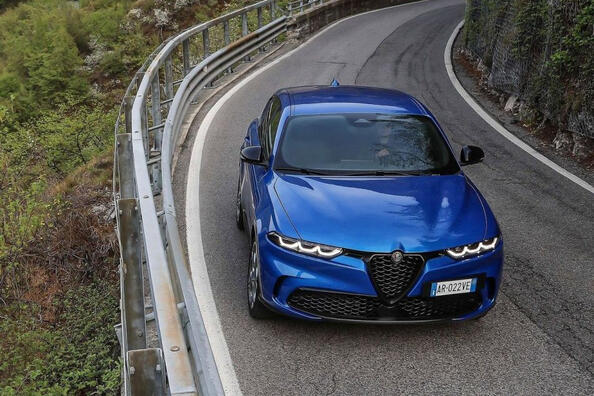 Revizuirea crossover-ului Alfa Romeo Tonale