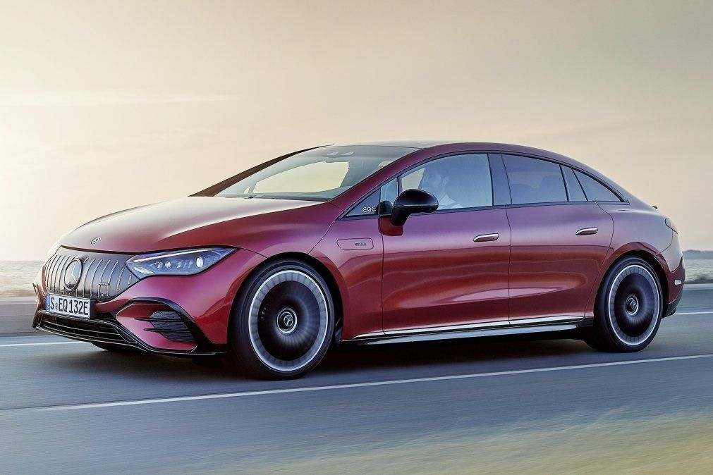 Revizuirea sedanului electric Mercedes-Benz EQE (V295).