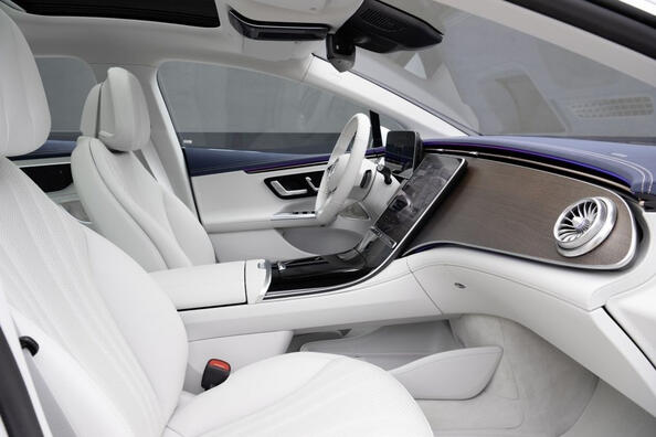 Revizuirea sedanului electric Mercedes-Benz EQE (V295) Fotografie 5