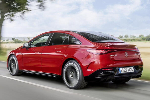 Revizuirea sedanului electric Mercedes-Benz EQE (V295) Fotografie 4