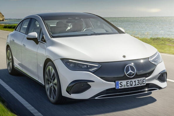 Revizuirea sedanului electric Mercedes-Benz EQE (V295) Fotografie 2