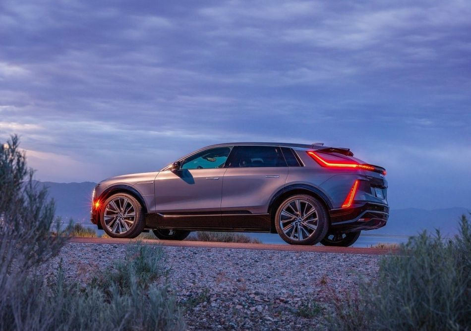 Noul crossover electric Cadillac Lyriq