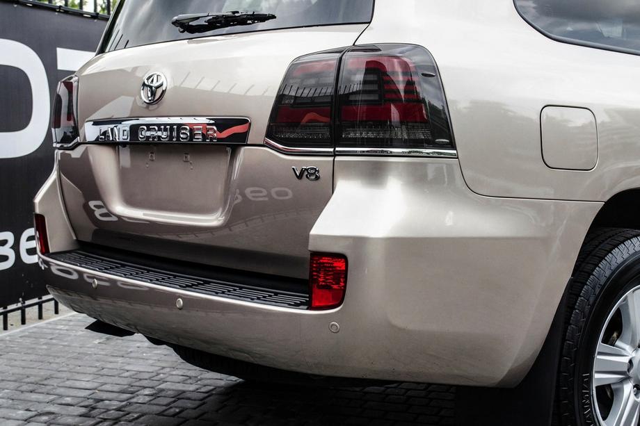 Toyota Land Cruiser 200 2007-2021 Stopuri Spate 2008-2015 (Sequential Red) Image