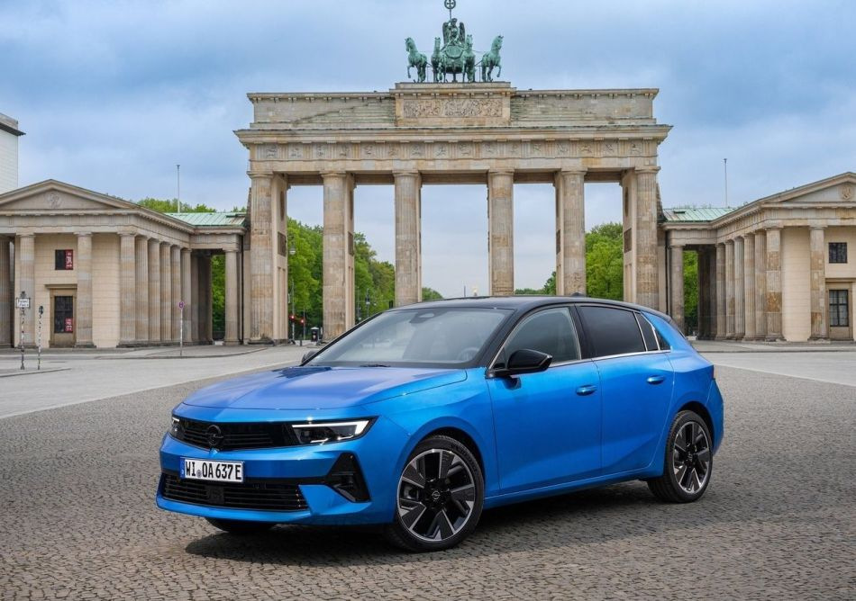 Hatchback compact electric Opel Astra Electric