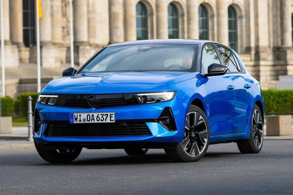 Hatchback compact electric Opel Astra Electric