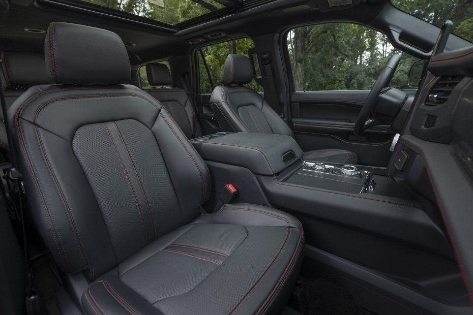 SUV Ford Expedition restilizat din a patra generație