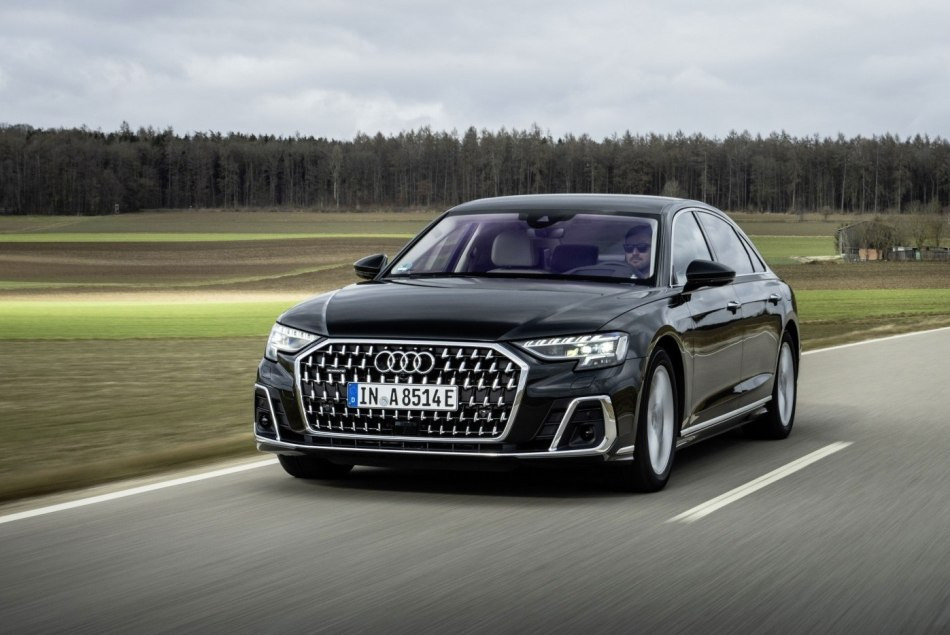 Revizuirea sedanului cu tracțiune integrală Audi A8 actualizat