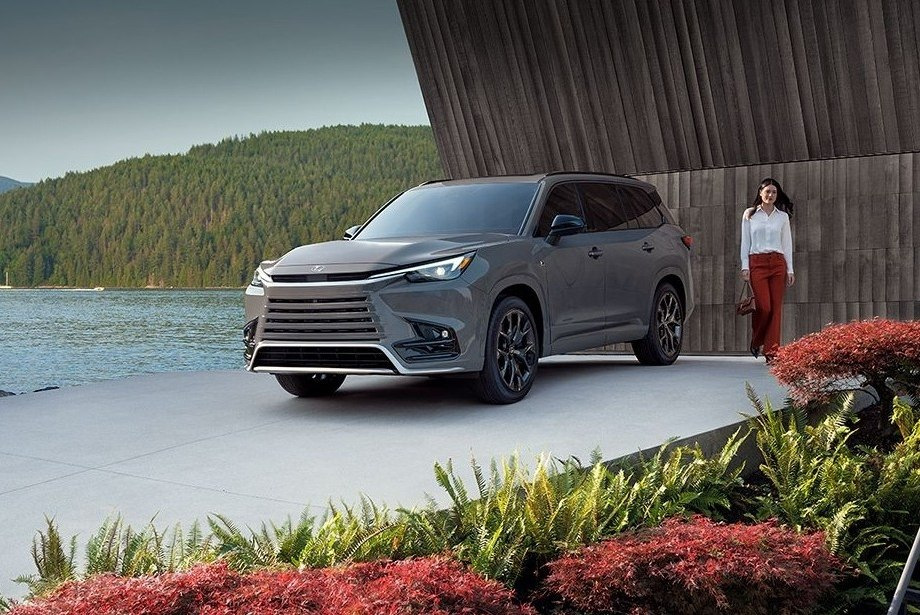 Revizuirea noului SUV Lexus TX