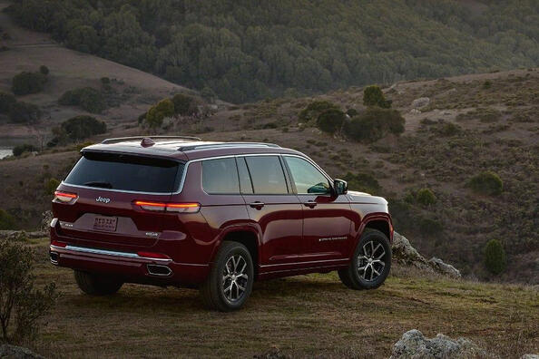 Revizuirea Jeep Grand Cherokee L: simbolul luxului și al puterii Fotografie 4