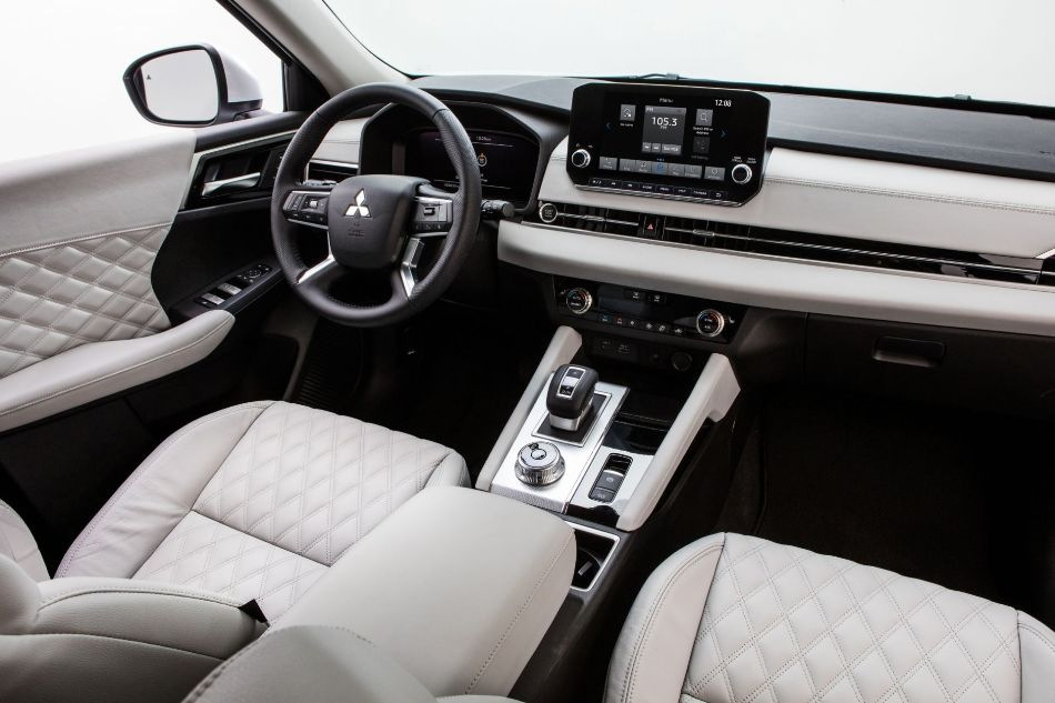 Recenzie Mitsubishi Outlander: o combinație de eleganță și confort