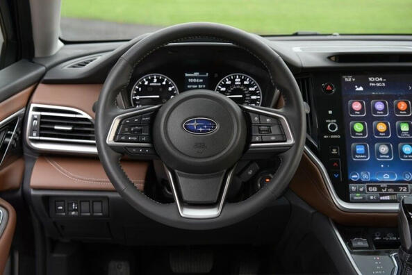 Revizuirea sedanului actualizat cu tracțiune integrală Subaru Legacy Fotografie 5