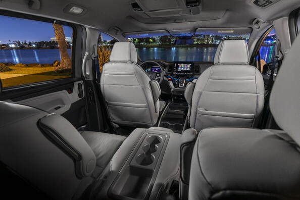 Honda Odyssey: un monovolum de familie cu caracteristici unice Fotografie 7