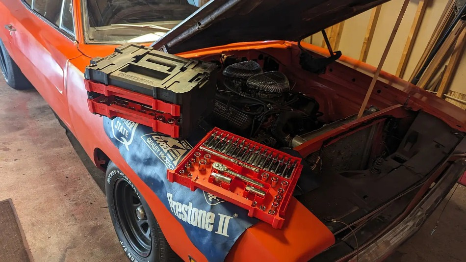 Ce instrument ar trebui să fie în mașină?