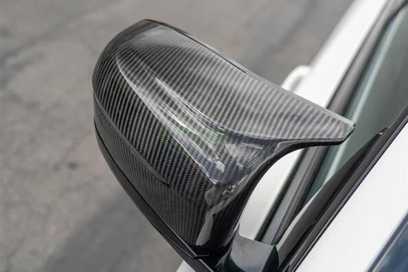 Suprapuneri de carbon pe oglinzile auto: avantaje și caracteristici Fotografie 1