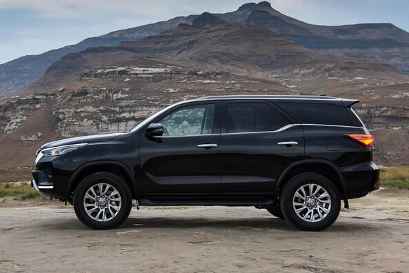 Toyota Fortuner: întruchiparea unui SUV modern Fotografie 2