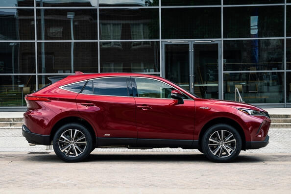 Revizuirea celei de-a doua generații a crossover-ului Toyota Venza