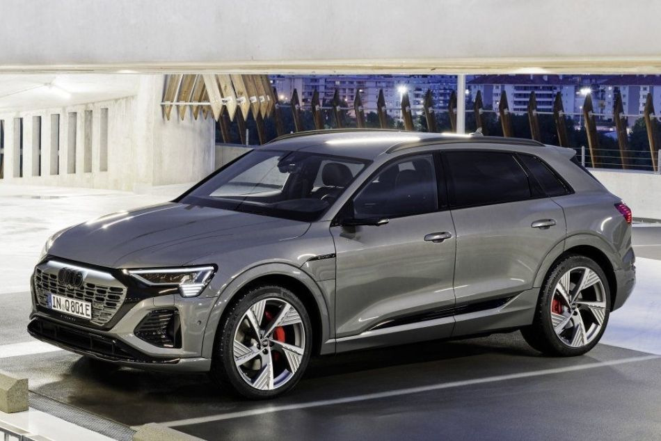 Crossover electric cu tracțiune integrală Audi Q8 e-tron