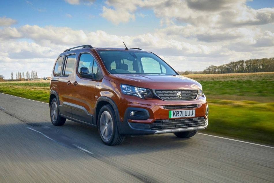 Revizuirea furgonetei compacte electrice Peugeot e-Rifter