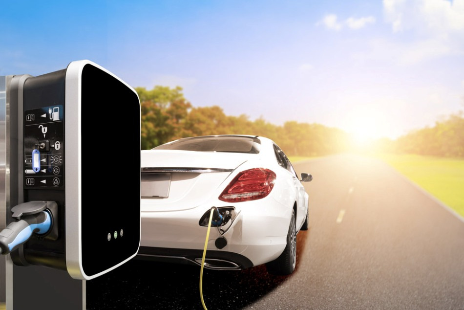 Cum să conduci o mașină electrică economic?