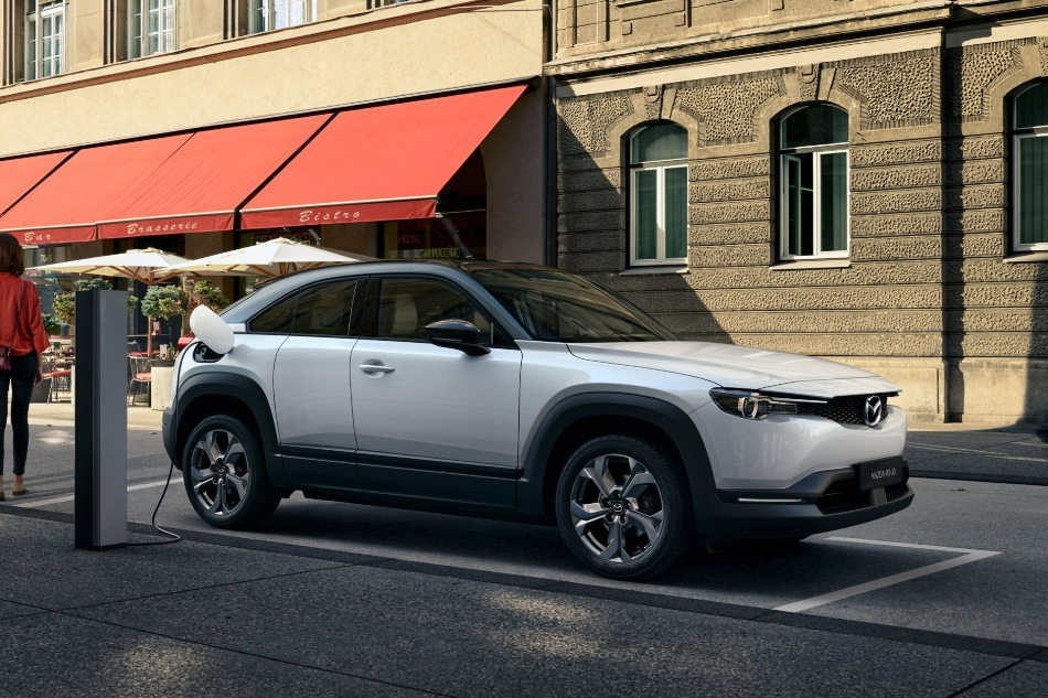 Prima generație a crossover-ului electric Mazda MX-30