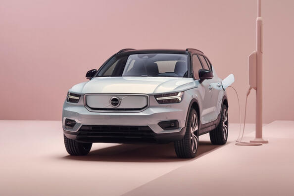 Volvo XC40 Reîncărcare crossover electric cu tracțiune integrală Fotografie 3