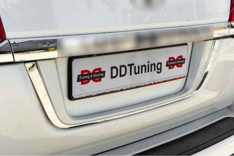 Toyota Land Cruiser 200 2007-2021 Ornament deasupra numarului OEM (2016+) Image