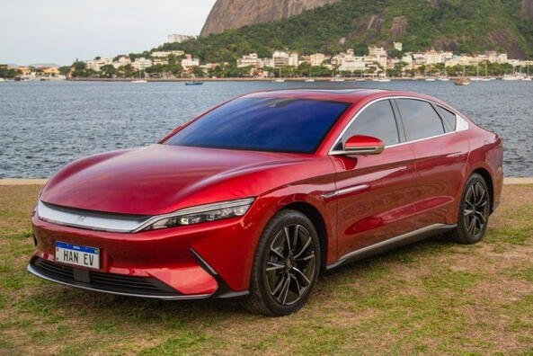 Revizuirea sedanului electric emblematic BYD Han EV