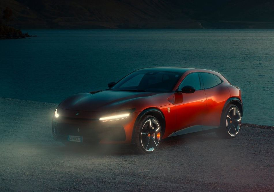 Revizuirea crossover-ului sport cu tracțiune integrală Ferrari Purosangue