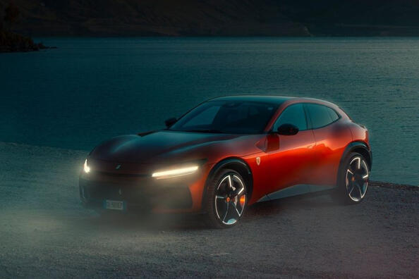 Revizuirea crossover-ului sport cu tracțiune integrală Ferrari Purosangue Fotografie 2