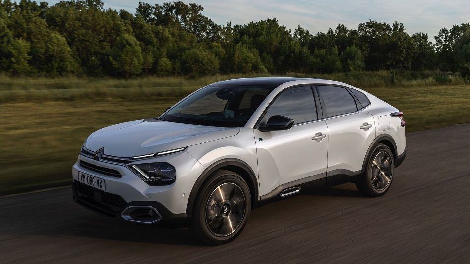 O revizuire a sedanului electric Citroen e-C4 X