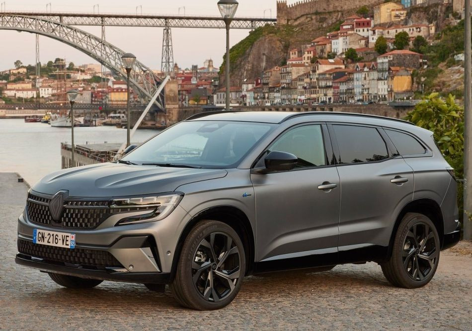 Renault Espace din a șasea generație: o revizuire a monovolumului