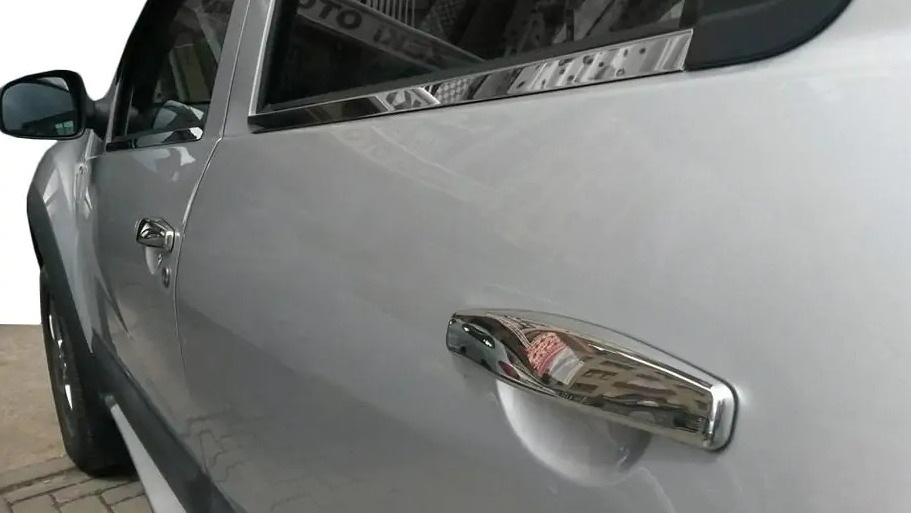 Suprapuneri cromate pe mânerele ușilor mașinii: cum să alegeți și să instalați